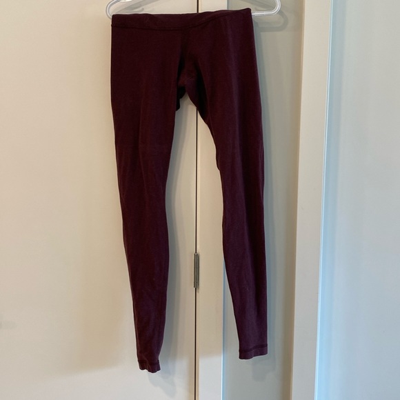 They’re a red and black mix, kind of! They make a burgundy colour. - Picture 1 of 3